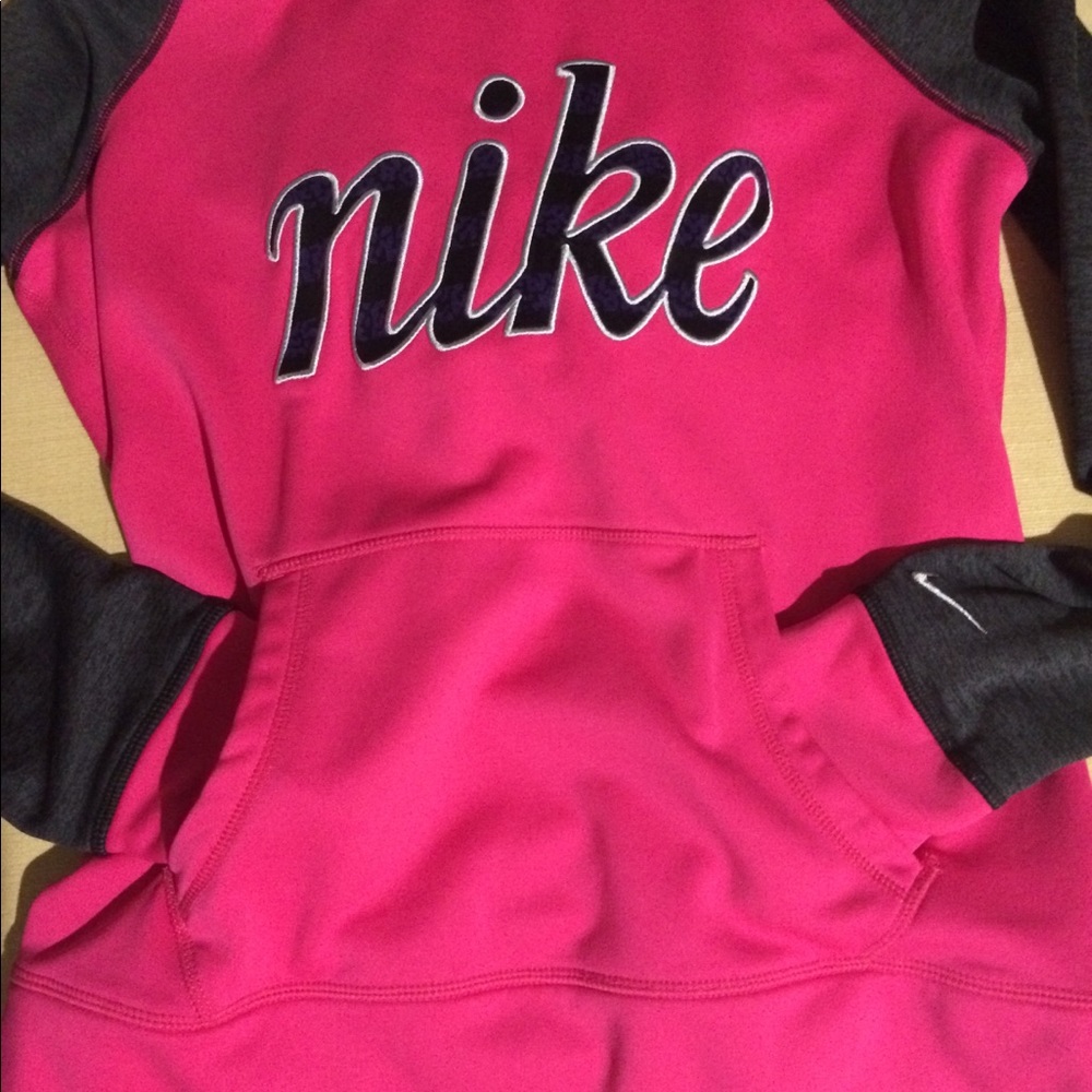 🎄PINK AND BLACK NIKE PULL OVER HOODIE